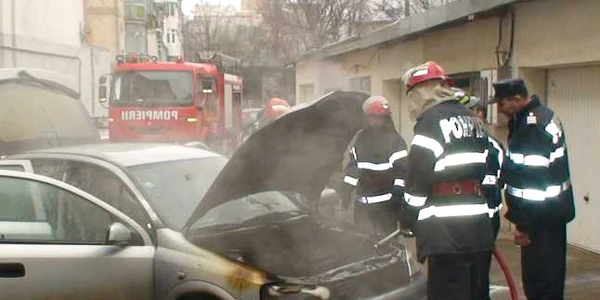 Maşina s-a făcut scrum foto arhivă