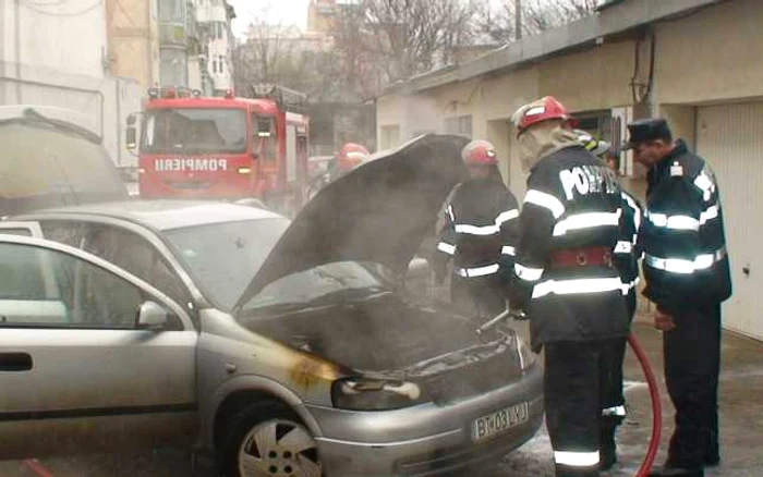 Maşina s-a făcut scrum foto arhivă