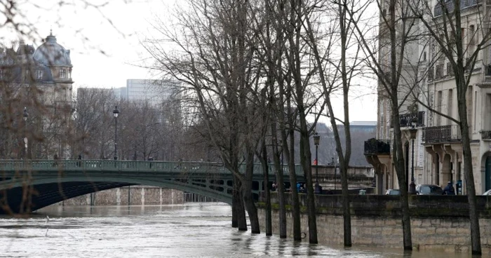 Sena - Paris - Inundatii FOTO AFP