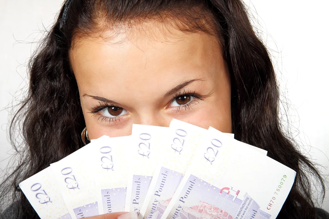 De Ziua Femeii, angajatorii pot acorda doamnelor din companie tichete cadou (Foto: Pixabay)