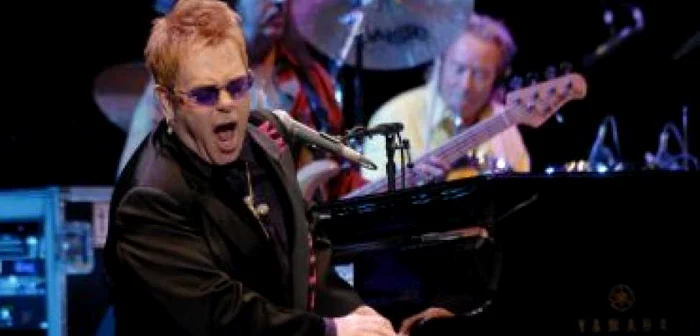 VIDEO Elton John nu poate adopta un copil pentru că legislaţia nu-i permite