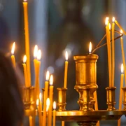 lumanari biserica shutterstock 358100030 jpeg