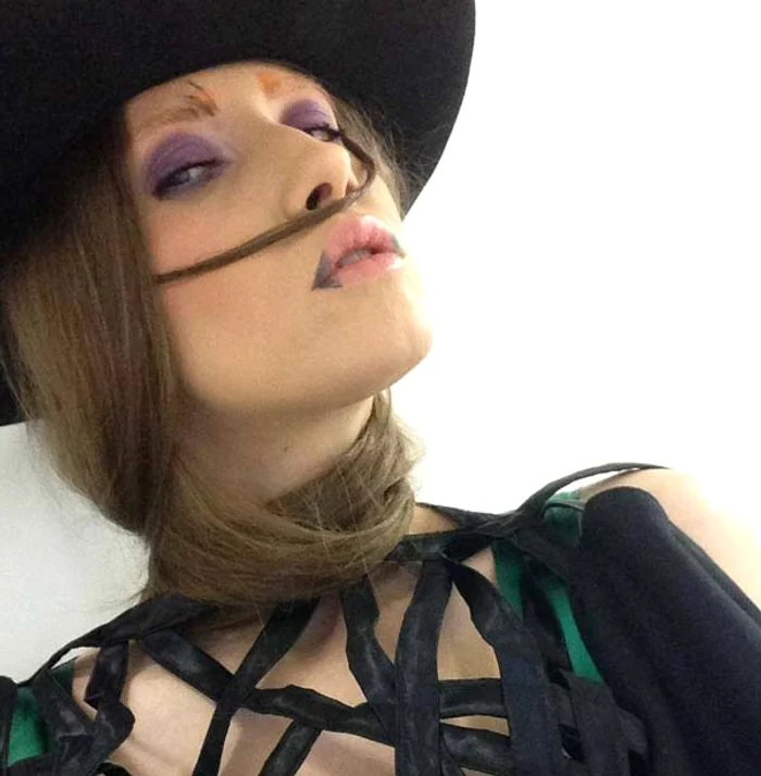 Iulia Albu este o apariție exotică în peisajul monden autohtonFOTO: Arhiva personală