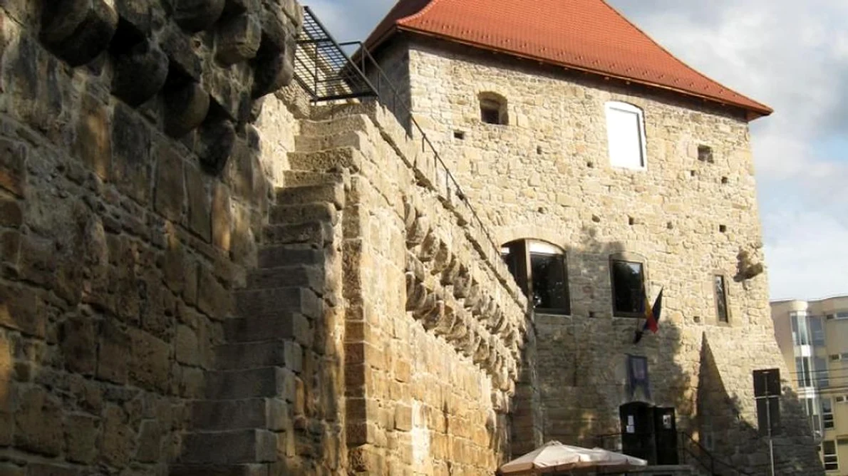 O expoziţie cu unelte şi podoabe din os a fost deschisă la Bastionul Croitorilor din Cluj jpeg