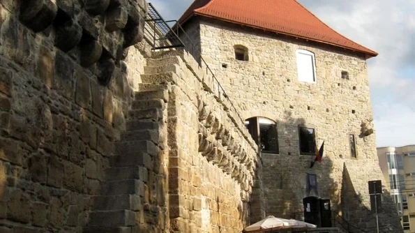 O expoziţie cu unelte şi podoabe din os a fost deschisă la Bastionul Croitorilor din Cluj jpeg