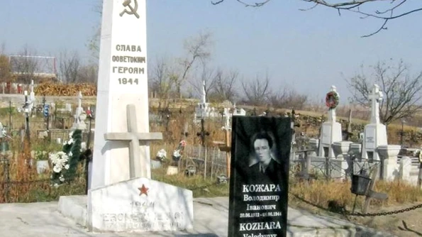 Monumentul din cimitirul Cepleniţa la care se închină un mare şef european jpeg