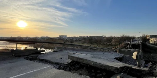 Podul distrus din oraşul Voznesensk FOTO BBC