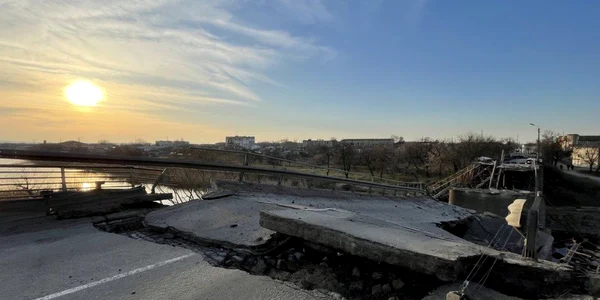 Podul distrus din oraşul Voznesensk FOTO BBC