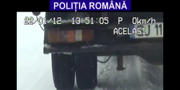 Poliţistul a filmat cu camera radar anvelopele