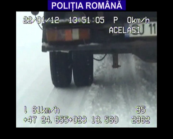 Poliţistul a filmat cu camera radar anvelopele