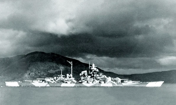 Cuirasatul Tirpitz (© Wikipedia)