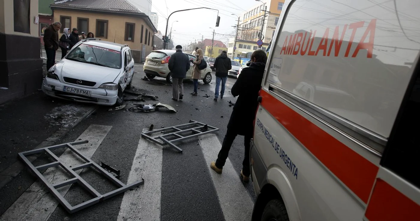 Accidentul s-a produs la intersecţia străzilor Paris şi Bucureşti.