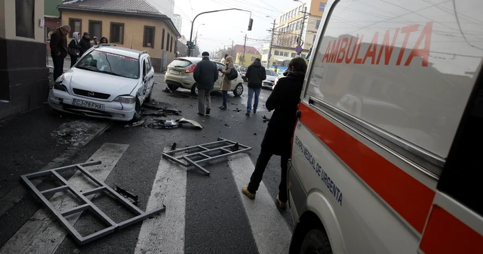 Accidentul s-a produs la intersecţia străzilor Paris şi Bucureşti.