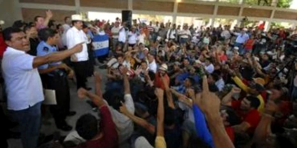 Militanţii pro-Zelaya pregătesc două demonstraţii majore în Honduras