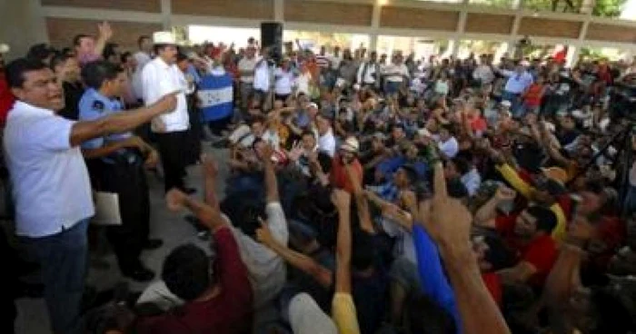 Militanţii pro-Zelaya pregătesc două demonstraţii majore în Honduras