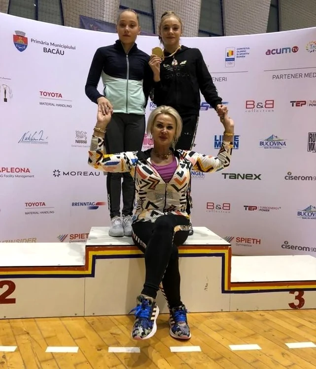 Camelia Voinea, alături de fiica ei, Sabrina (în dreapta)