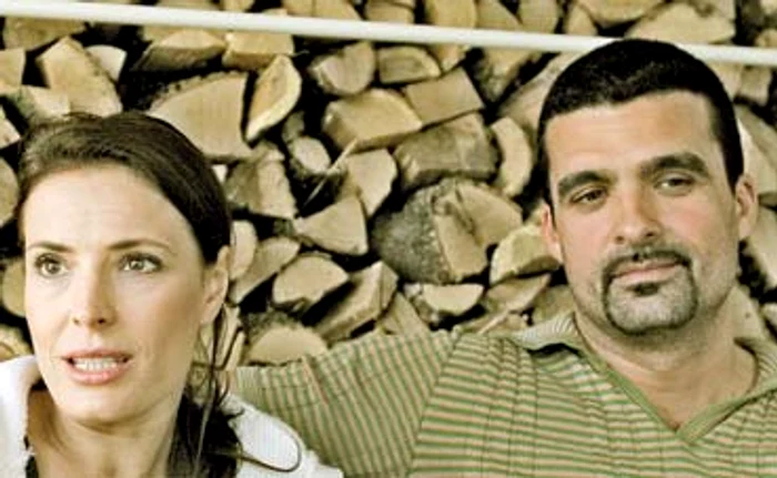 Cei doi artişti au luat în 2008 un credit în franci elveţieni pentru a-şi construi o vilă