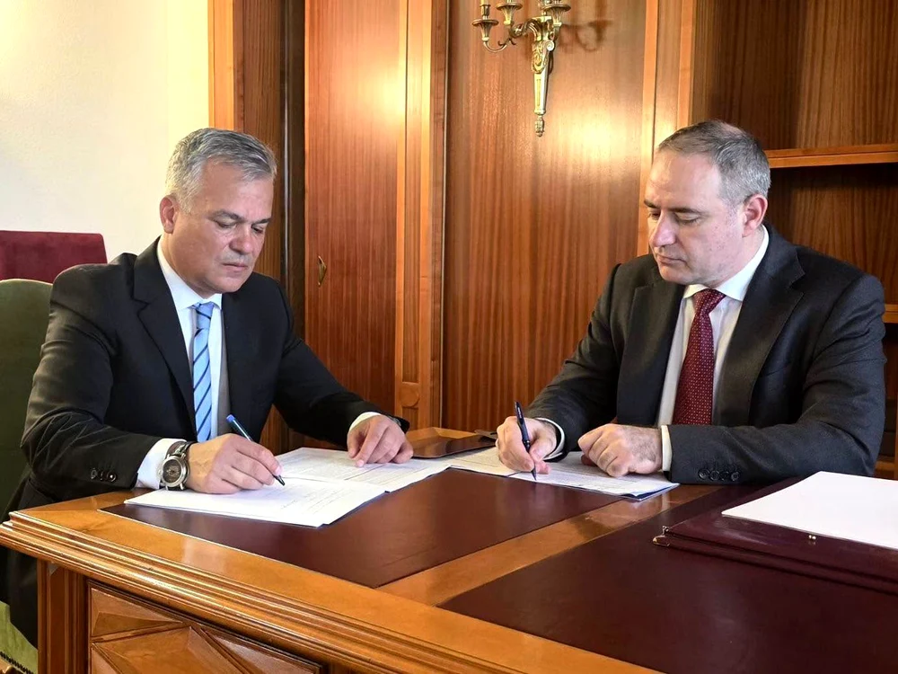 Premierul desemnat Adrian Ioan Veștea și Alexandru Nazare 