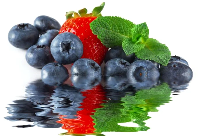 Dacă vrei să obţii o culoare naturală albastră sau mov, foloseşte suc de afine