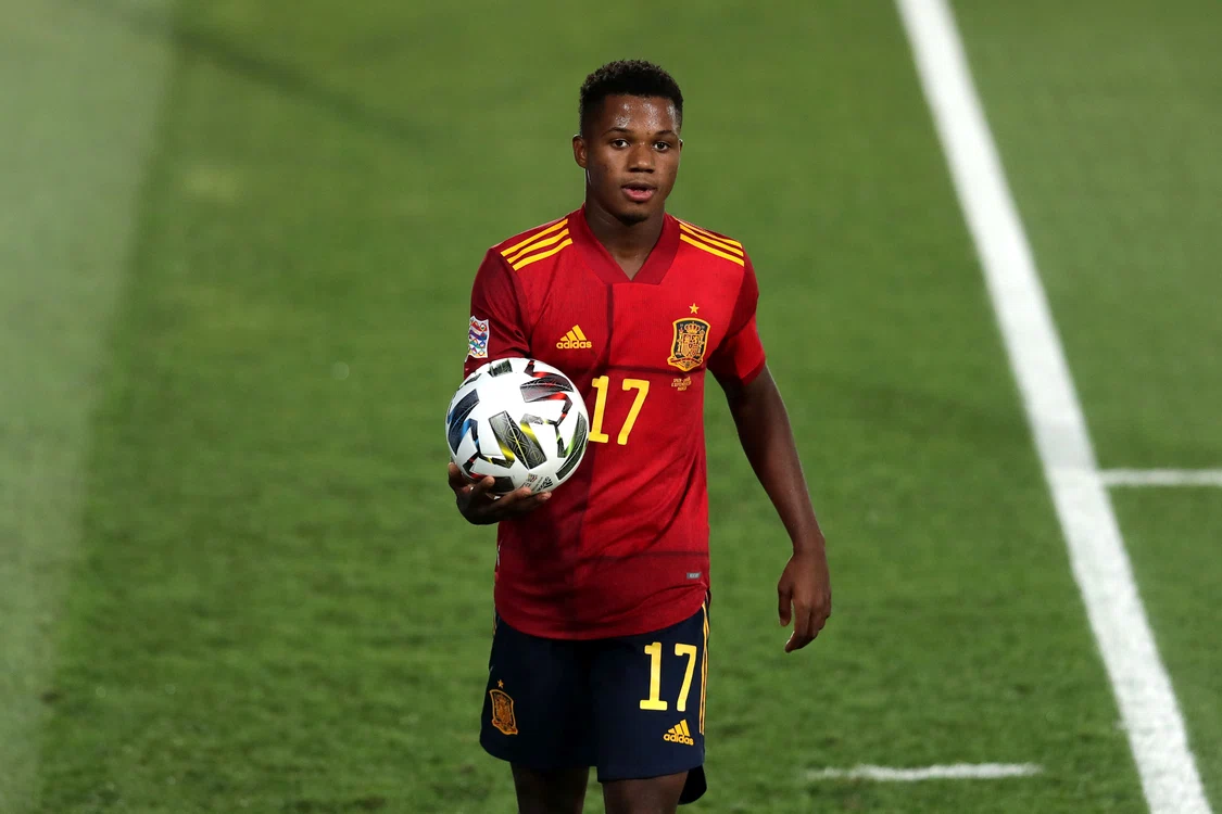 
    Ansu Fati a doborât mai multe recorduri atât în LaLiga, cât și în tricoul echipelor SpanieiFoto: Guliver / GettyImages  