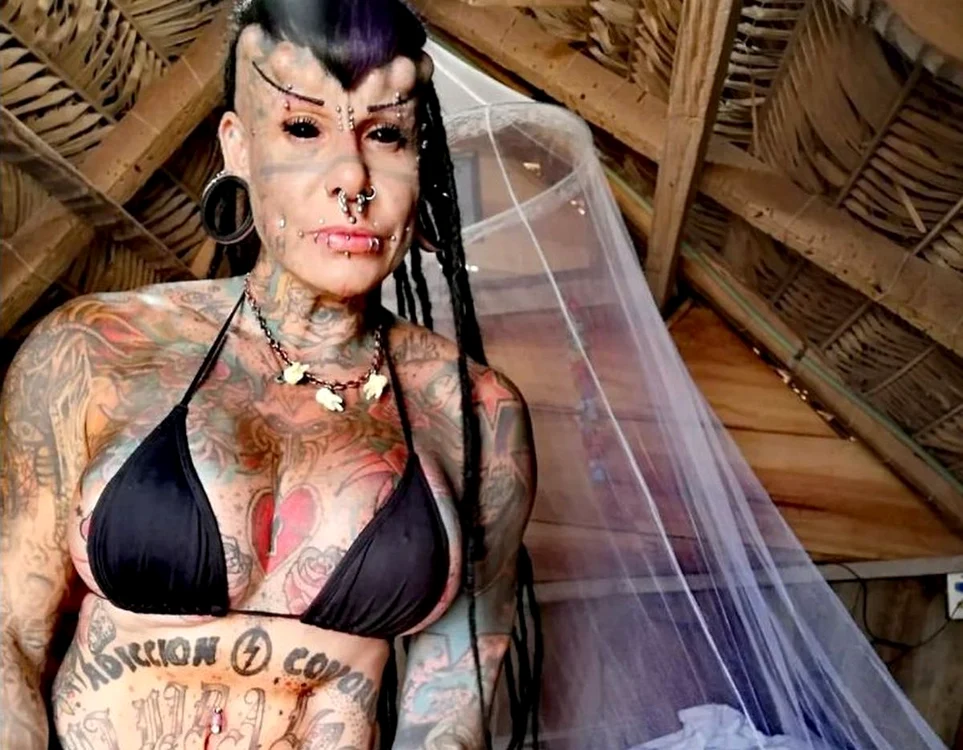 María José Cristerna Méndez si-a tatuat inclusiv ochii (Foto: Instagram)