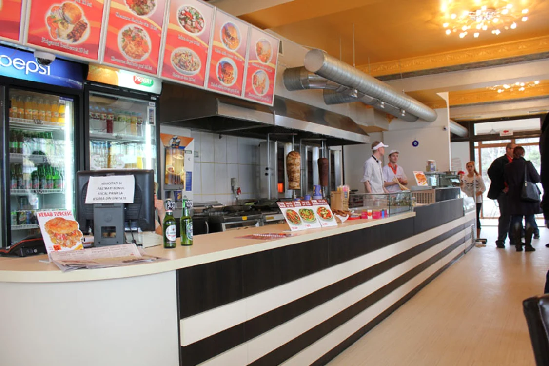 
    Tânărul care s-a electrocutat lucra la un fast-food din Costinești  