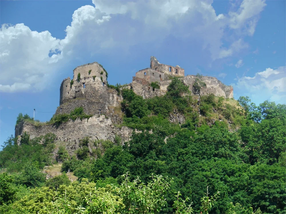 Cetatea Rupea este atestată documentar la 1357.