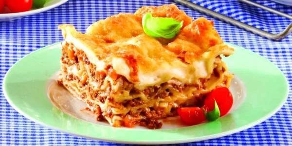 lasagna cu carne si sos bechamel