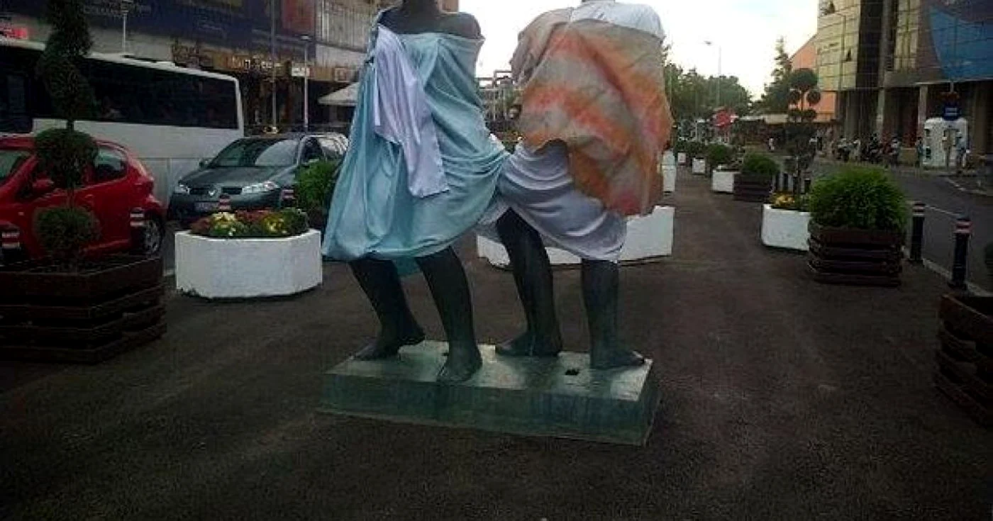 Statuile sunt amplasate în centrul oraşului