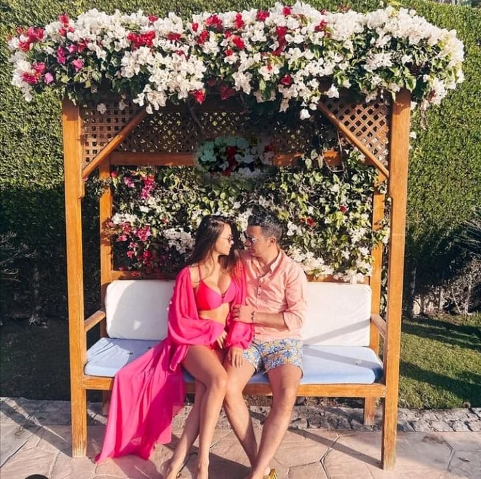 Flick și soția acestuia, pe plajă, de Revelion