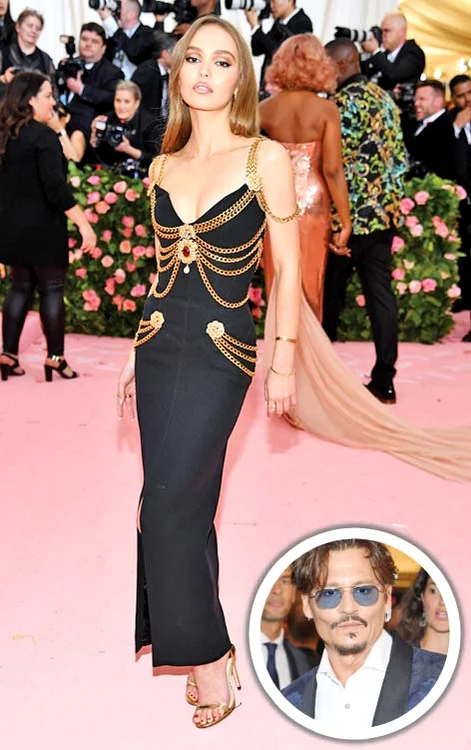 Lily-Rose Depp este fotomodel seducător şi actriţă deja cunoscută. Johnny Depp, 56 de ani