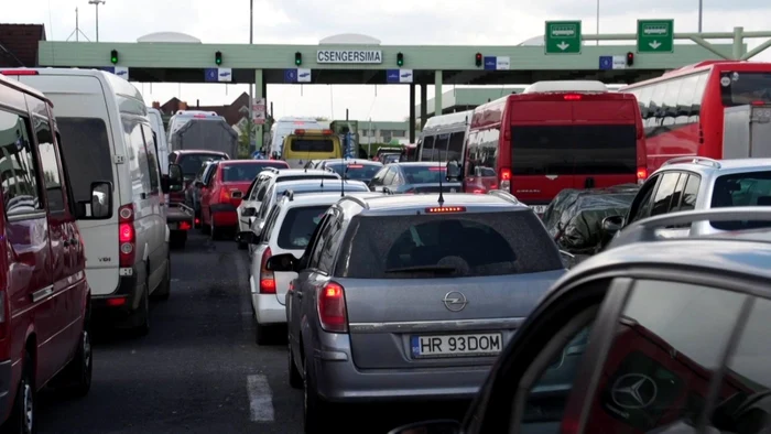 Mașini la Vama Petea