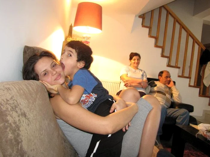 Cristina Şişcanu s-a distrat cu fiul ei vitreg