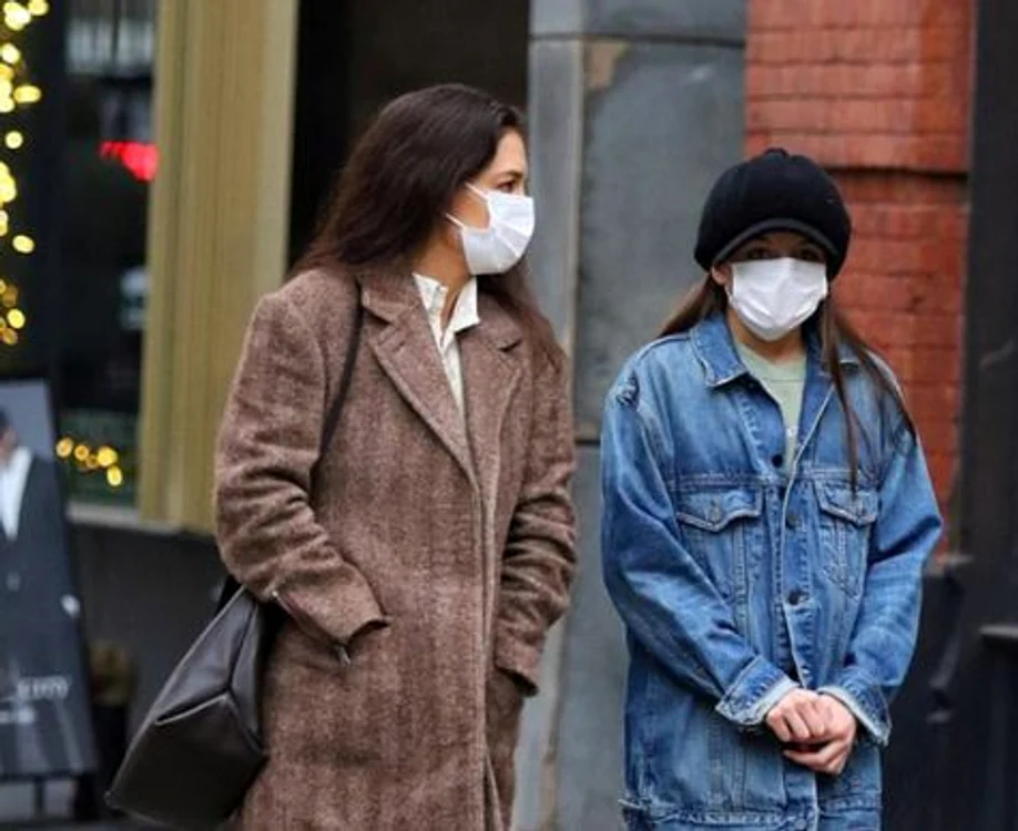 Suri Cruise, 14 ani, a ajuns aproape cât mama eiFoto: Profimedia