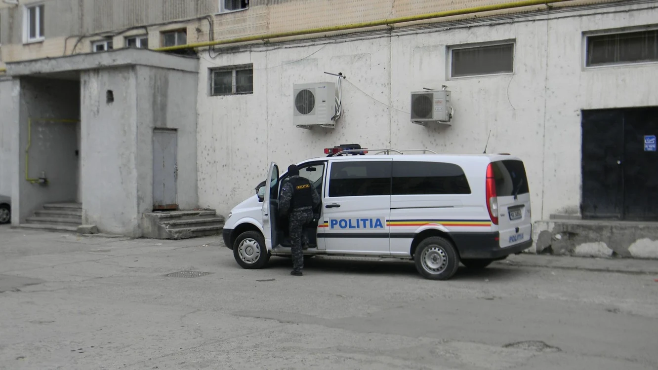 Percheziţii la mai multe persoane şi sedii de firme din Hunedoara şi Caraş-Severin FOTO CRISTIAN FRANŢ