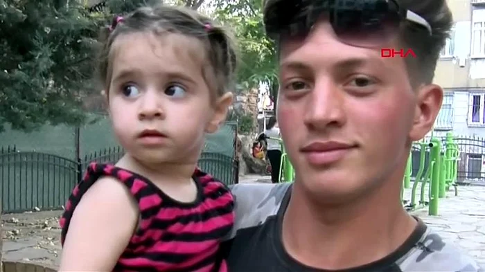 Doha Mujammed, alături de salvatorul ei, Feuzi Zabaat