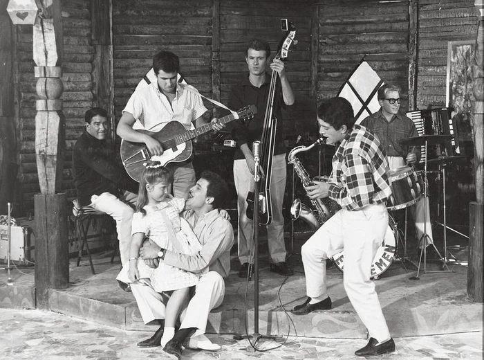 Din banii primiţi pentru „Volare“, Domenico Modugno şi-a cumpărat un Ferrari @profimediaclickpentrufemei.ro