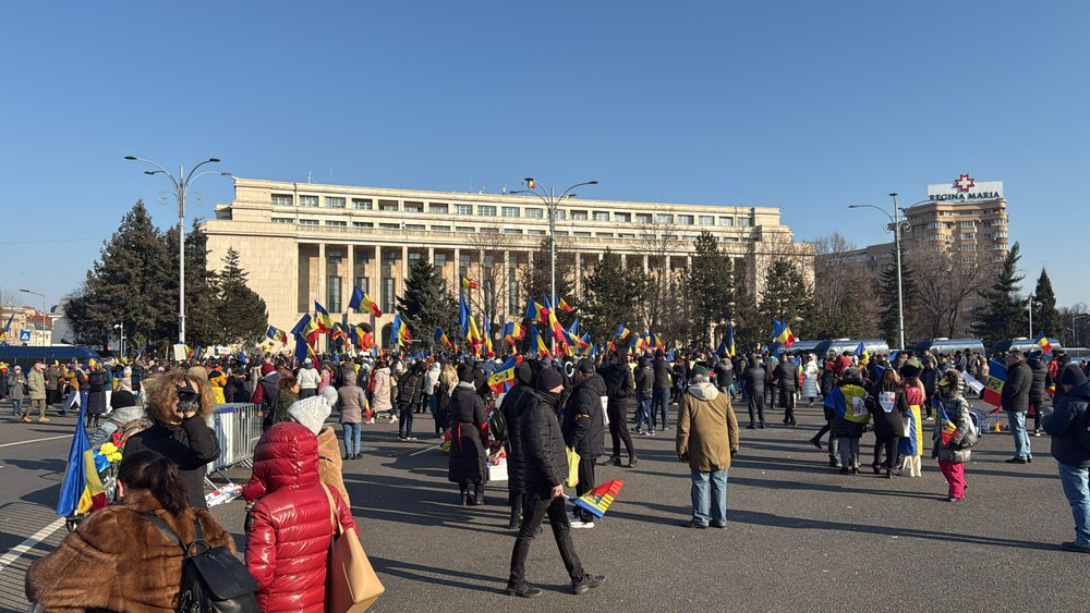 Violențe la protestul susținătorilor lui Călin Georgescu din Piața Victoriei. S-au folosit gaze lacrimogene