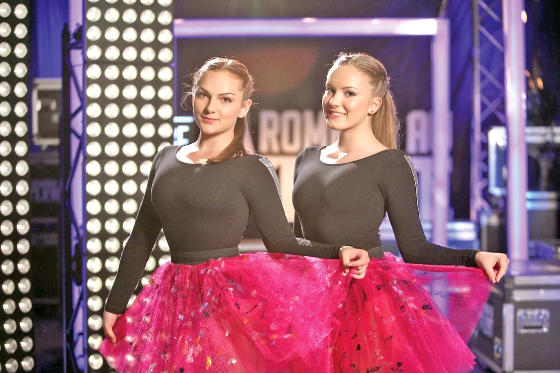 Vineri seara. Crina Cătinean şi  Ştefania Oltean au  urcat pentru a doua  oară, cu emoţii,  pe scena de la  „Românii au talent”