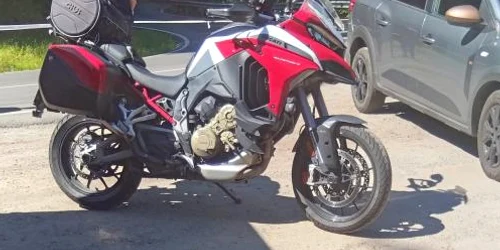 un motociclist din italia a fost ucis de un urs pe transfagarasan animalul ucigas a tras victima in padure 986183 jpg
