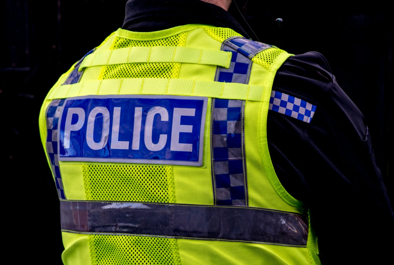 Confuzie șocantă după un accident: poliția a anunțat greșit părinții că fiul lor adolescent a murit, deși era de fapt în viață în spital