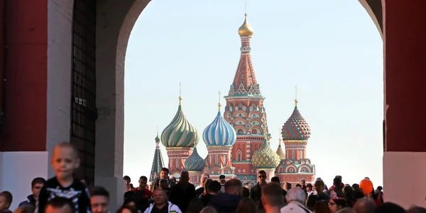 rusi oameni piata rosie moscova foto epa efe