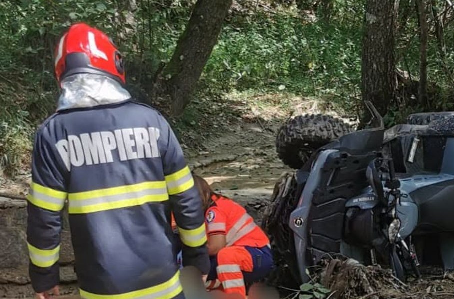 Accident mortal în Argeș. Un bărbat de 58 de ani a murit după ce s-a răsturnat cu ATV-ul într-un pârâu