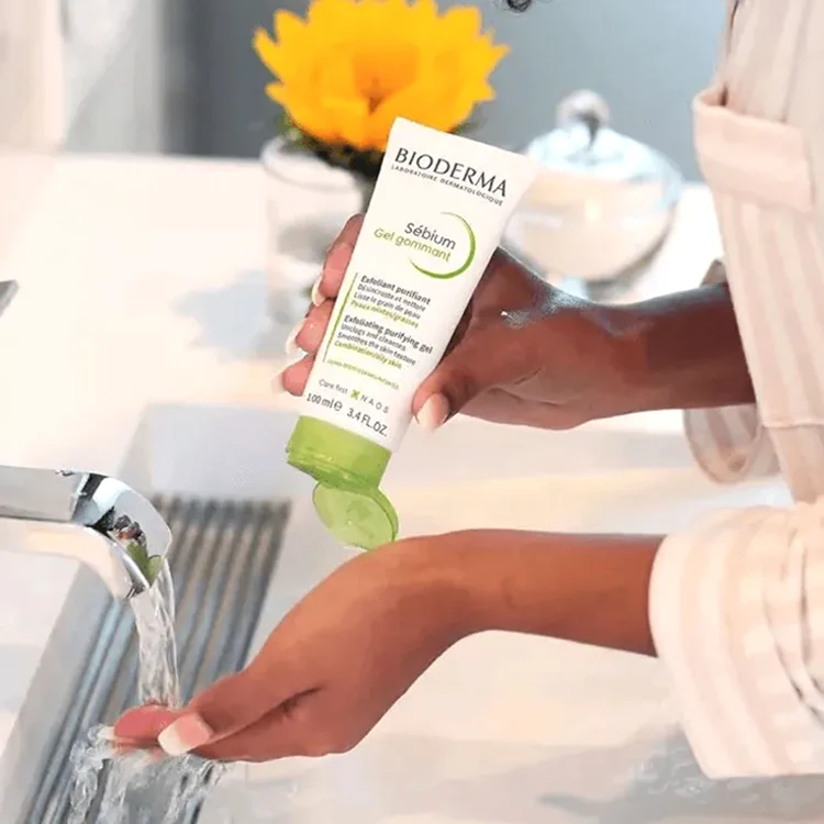 Imagini de promovare la Bioderma Sebium Foto eMAG