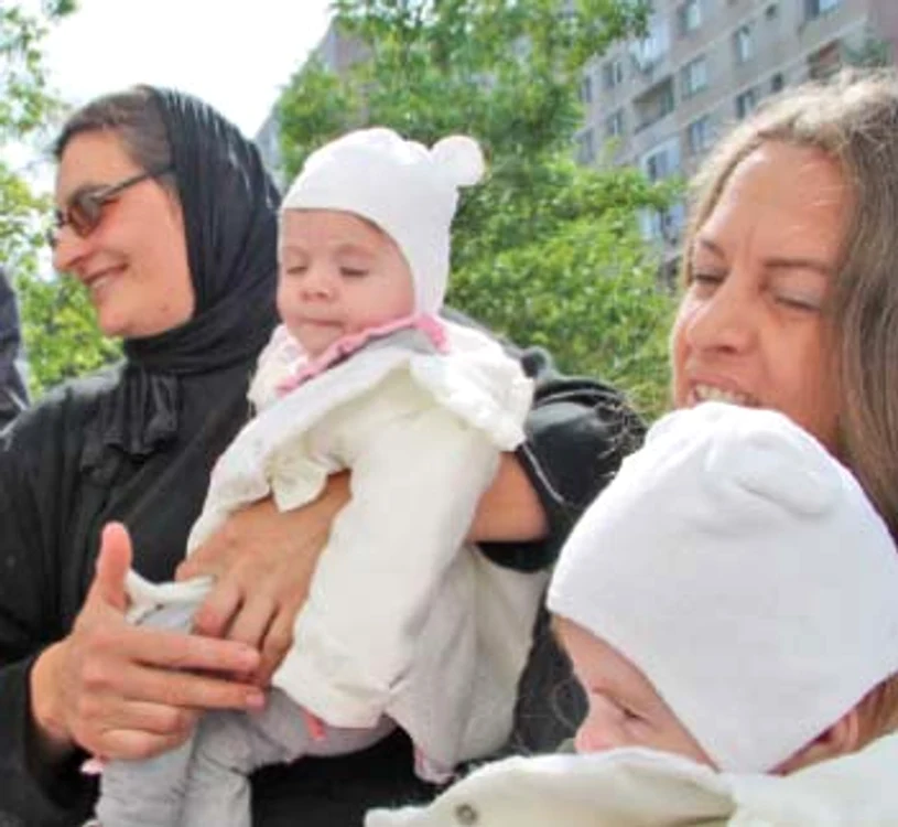 Elena Gâtlan şi-a serbat ieri ziua onomastică alături de cele două fete ale sale, Ana Ecaterina şi Maria Nectaria