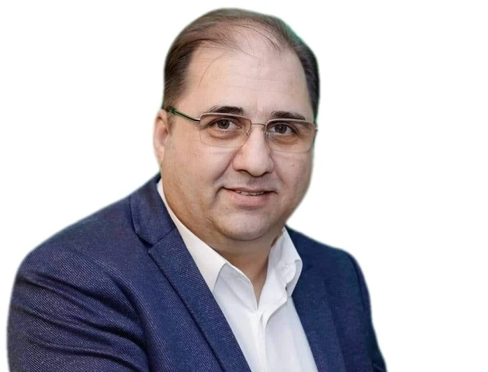 Valentin Răducu a venit la şedinţă cu pistolul la brâu. FOTO: Facebook