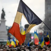 drapel steag romania revolutie fara stema foto sutterstock