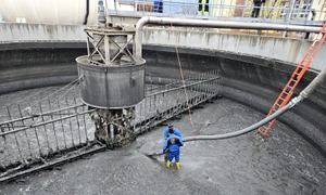 servetele umede statia de epurare Braşov 02 foto Apa Braşov jpg