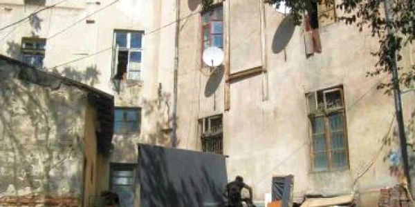 Bucureşti: "Propretar" în centrul vechi sau stăpân peste şobolani şi gunoaie