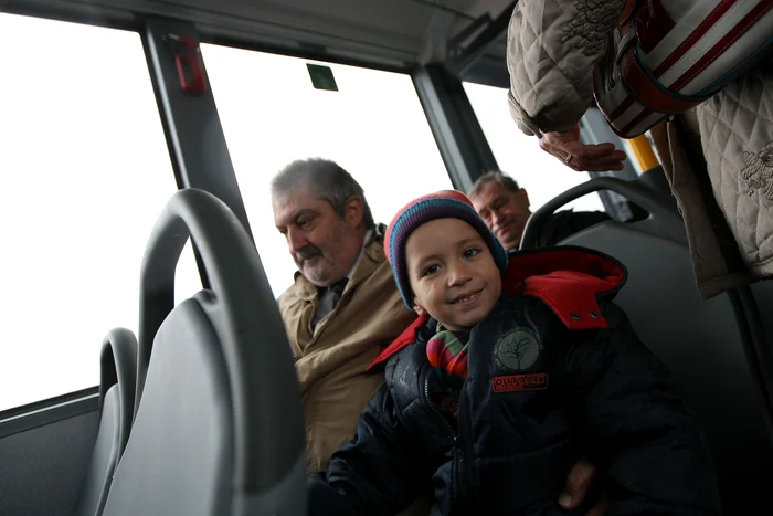 Primarul Gheorghe Ciuhandu a venit cu nepotul şi soţia la inaugurarea autobuzelor